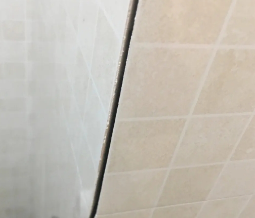 绥棱瓷砖空鼓维修公司分享阳台瓷砖脱落的修复过程可以分为以下几个步骤