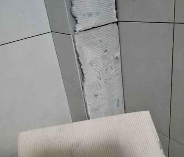 绥棱瓷砖空鼓维修公司分享下厨房瓷砖脱落的补救措施。
